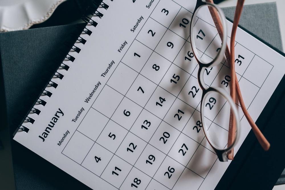 a calendar with glasses